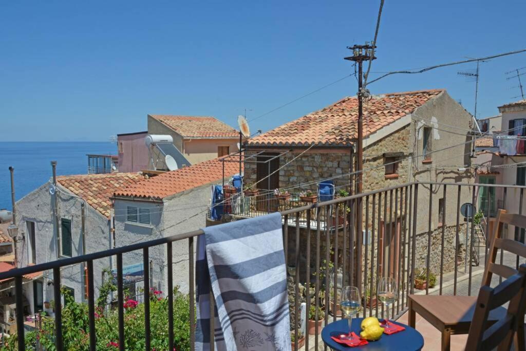 Apartmán Terrazza Ambrogio Sant'Ambrogio  Exteriér fotografie