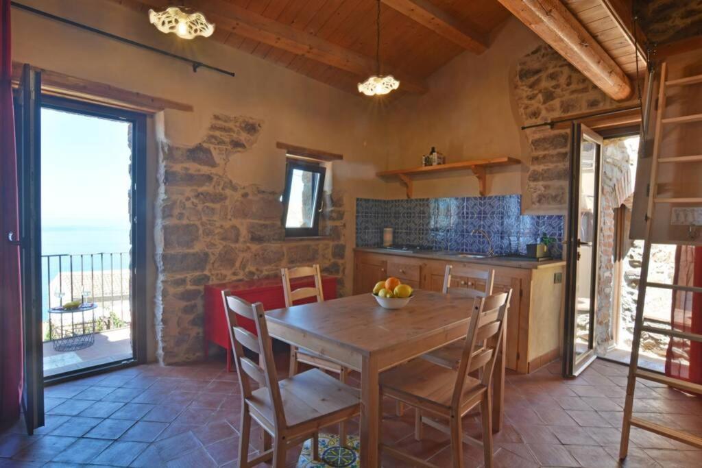 Apartmán Terrazza Ambrogio Sant'Ambrogio  Exteriér fotografie