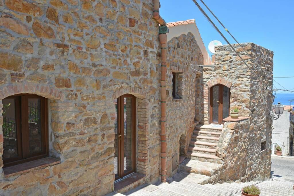 Apartmán Terrazza Ambrogio Sant'Ambrogio  Exteriér fotografie